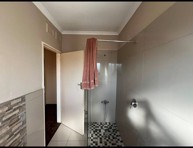 5 BEDROOM FREEHOLD FOR SALE IN BARNS